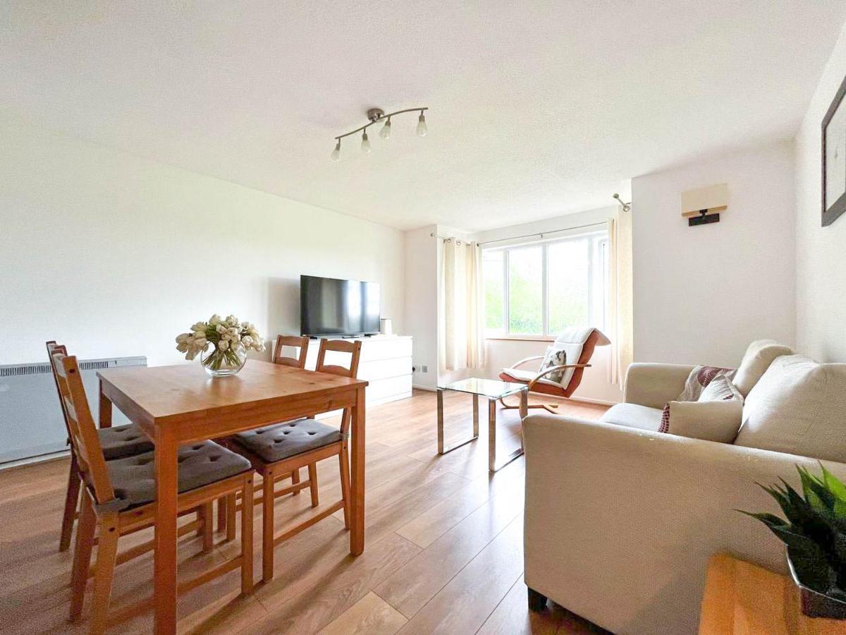 Lovely 2 Bedroom Flat With Free Parking, Great Transport Links To Central London, The Excel Centre, Canary Wharf And The O2! Eksteriør bilde