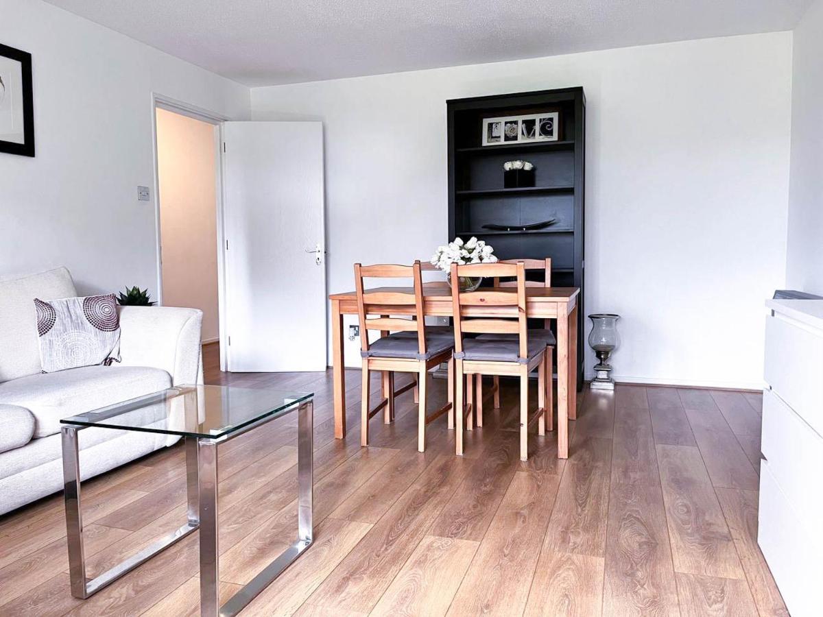 Lovely 2 Bedroom Flat With Free Parking, Great Transport Links To Central London, The Excel Centre, Canary Wharf And The O2! Eksteriør bilde
