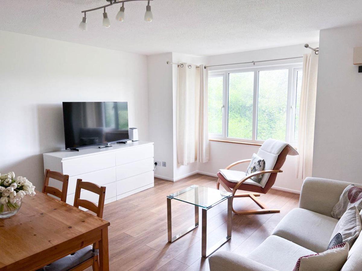 Lovely 2 Bedroom Flat With Free Parking, Great Transport Links To Central London, The Excel Centre, Canary Wharf And The O2! Eksteriør bilde