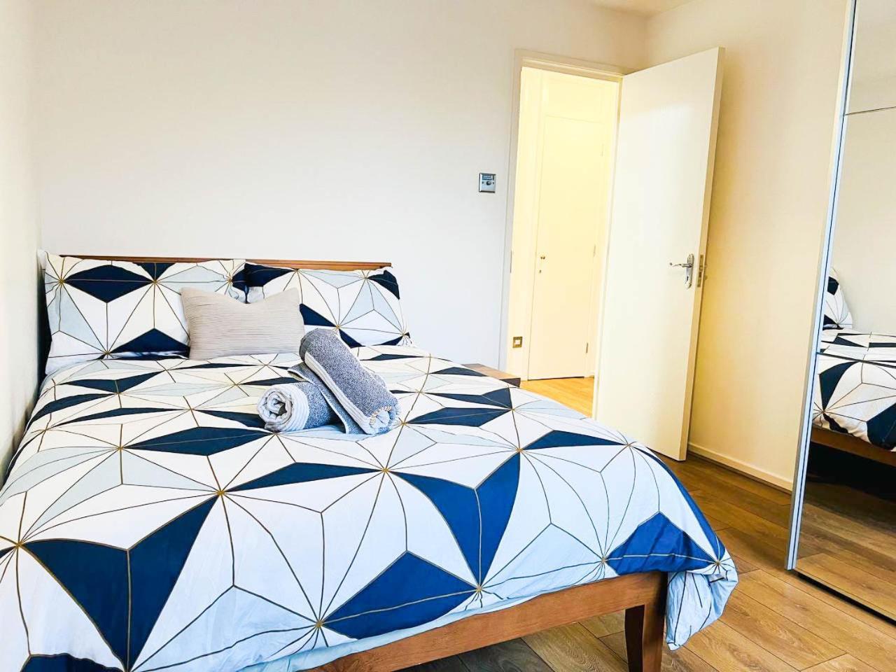 Lovely 2 Bedroom Flat With Free Parking, Great Transport Links To Central London, The Excel Centre, Canary Wharf And The O2! Eksteriør bilde